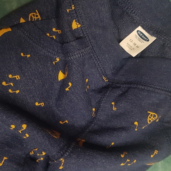 5/$25☘Musical Print Light Joggers 12-18m - Picture 4 of 4